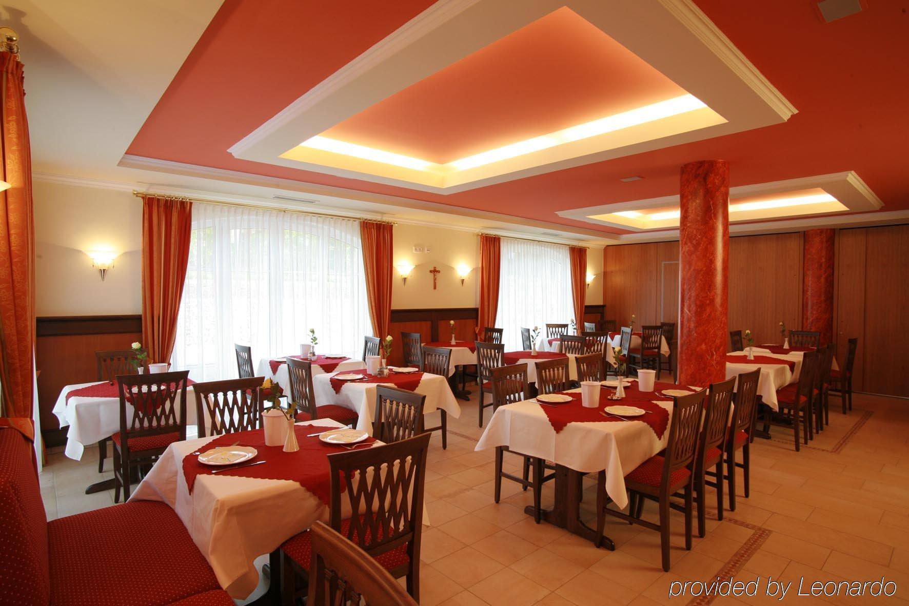 Akzent Hotel Bayerwald-Residenz Neukirchen  ร้านอาหาร รูปภาพ