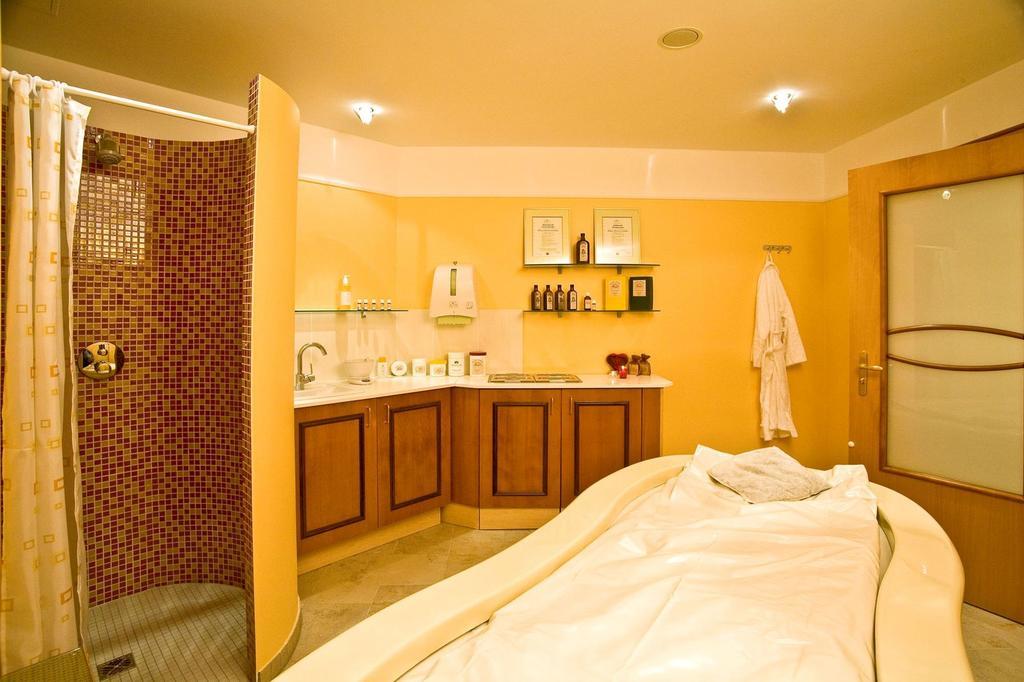 Akzent Hotel Bayerwald-Residenz Neukirchen  ภายนอก รูปภาพ